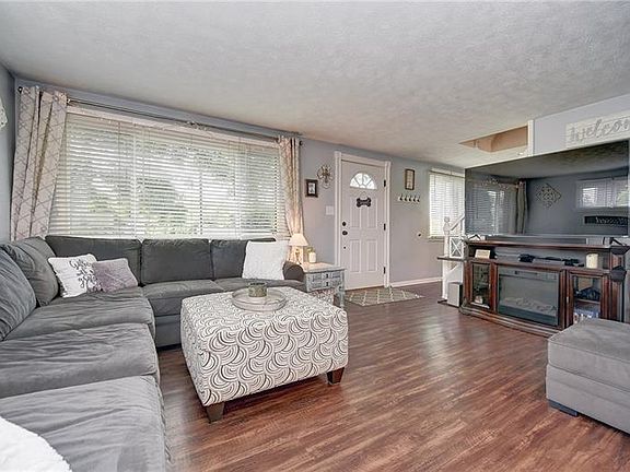 3rd image of 533 Nordeen Dr