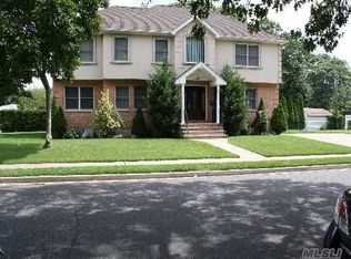 595 Wyngate Dr W, Valley Stream, NY 11580