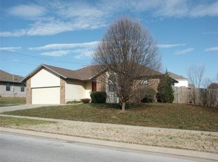 669 E Gallup Hill Rd, Nixa, MO 65714
