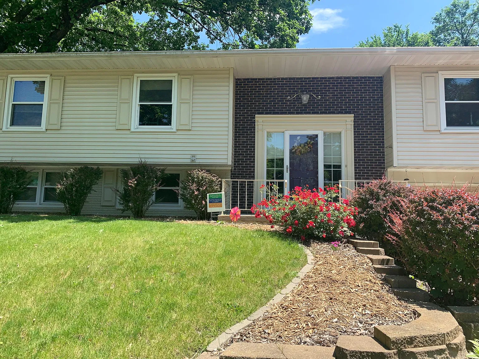 Devonshire Dr NE, Cedar Rapids — Photo 3