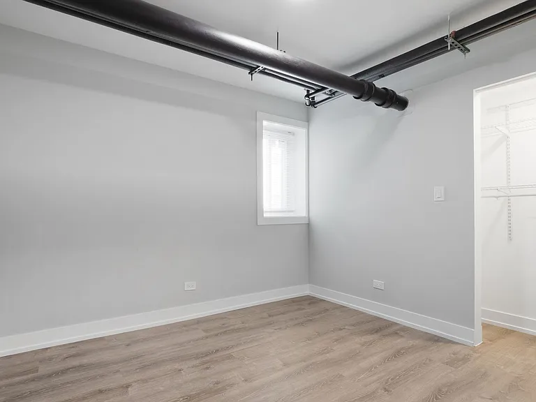 7417 N Clark St — Photo 32