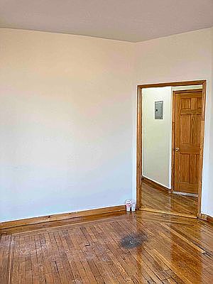 2nd image of 40 Saint Nicholas Pl APT 6D