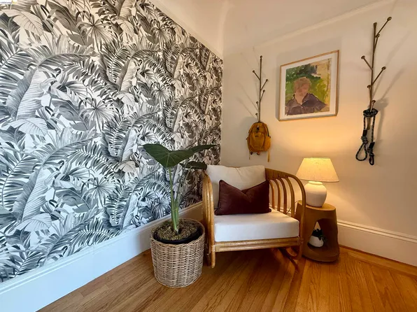 4369 Howe St, Oakland, CA 94611