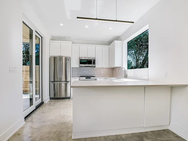1701 W Saint Johns Ave — Photo 3