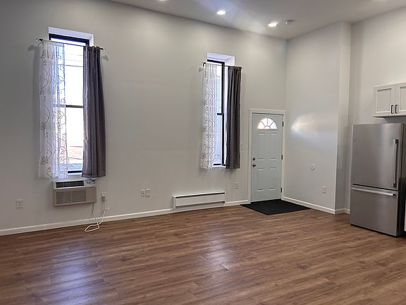Living Room/Kitchen