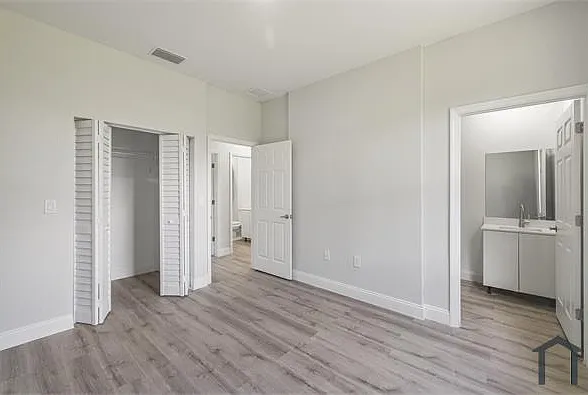 934 Binkley St E — Photo 10