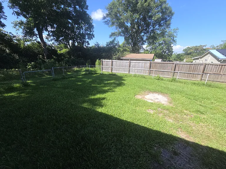 896 Pauline St — Photo 19