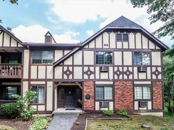 2 Essex Court #2, Brookfield, CT 06804