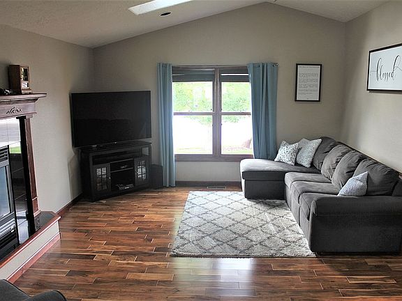 2nd image of 1517 Hackney Dr