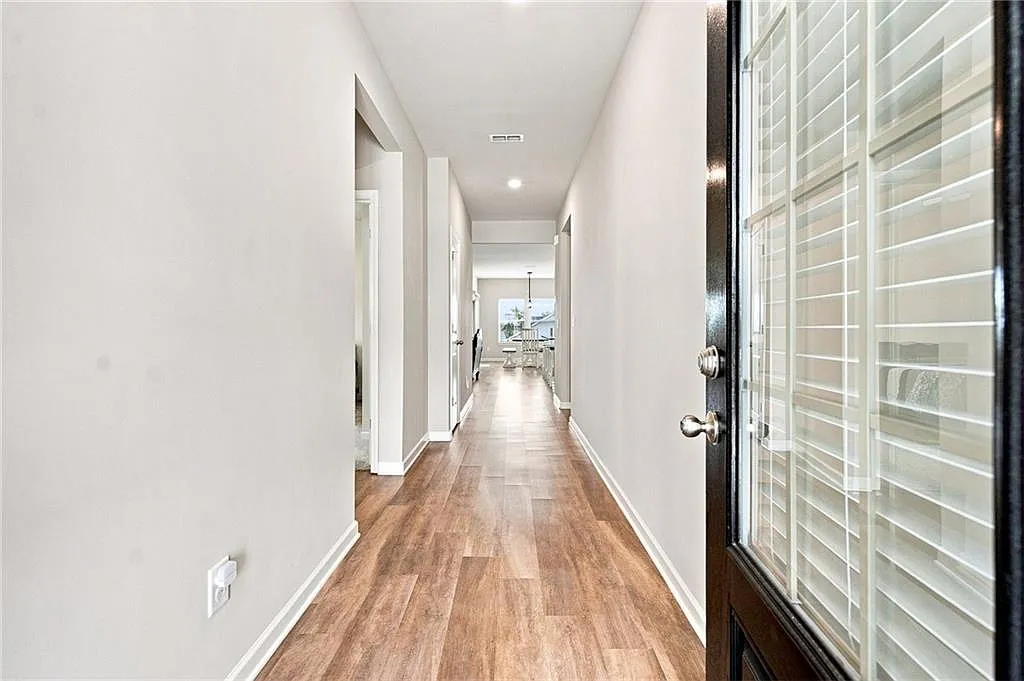 3 bed, 2.0 bath, 1656 sqft, $2,300 — Photo 4