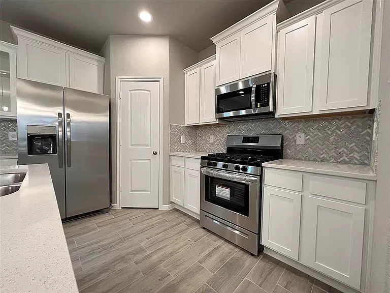 7950 Fijian Cypress Dr — Photo 6