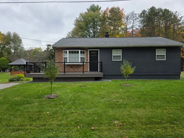 5 Breski Ln, Halfmoon, NY 12065