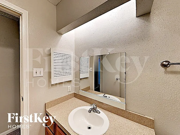 11319 Snow Bay Dr — Photo 13