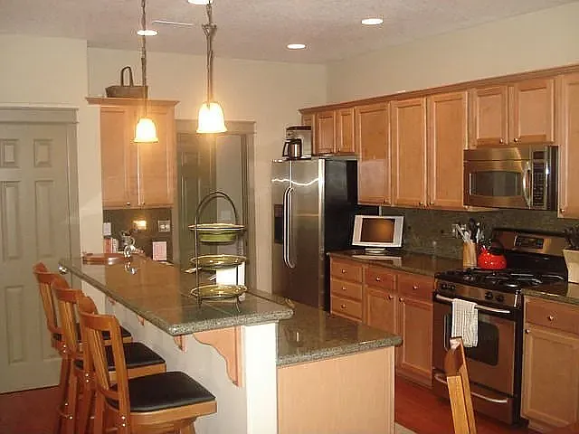 3 bed, 2.5 bath, 1901 sqft, $2,700 — Photo 3