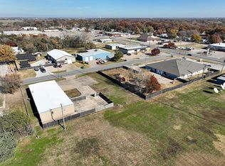 1909 W 3rd St, Newton, KS 67114