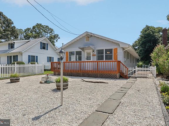 3rd image of 218 Swan Blvd
