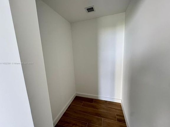 4th image of 2678 Tigertail Ave #504-B