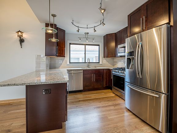 4th image of 3510 N Natoma Ave