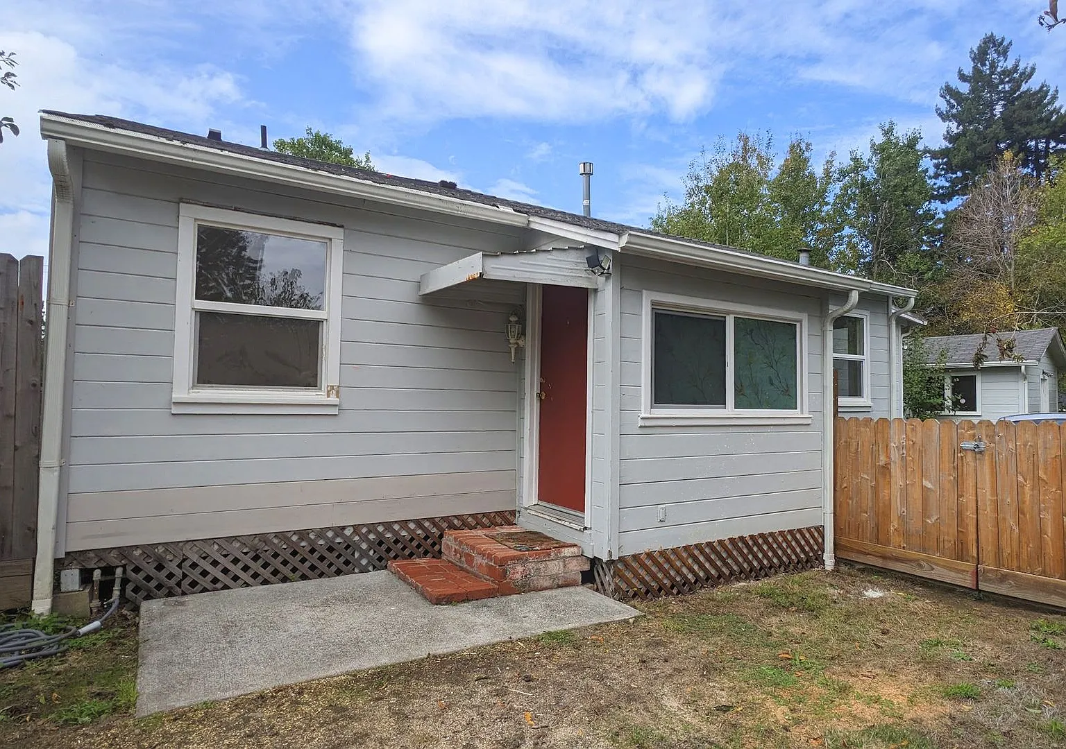 2069 Holly St — Photo 1