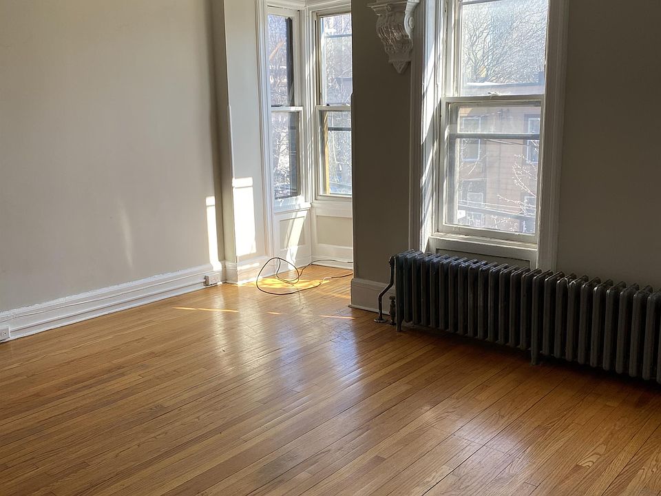 1st image of 123 Dove St #2