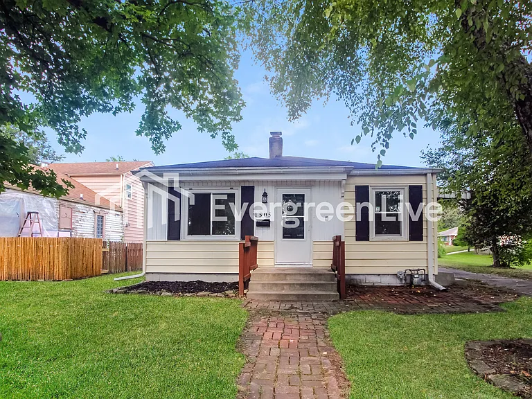 1505 N Webster Ave — Photo 1