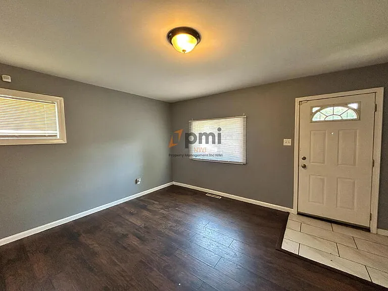 2166 Wisconsin St — Photo 3