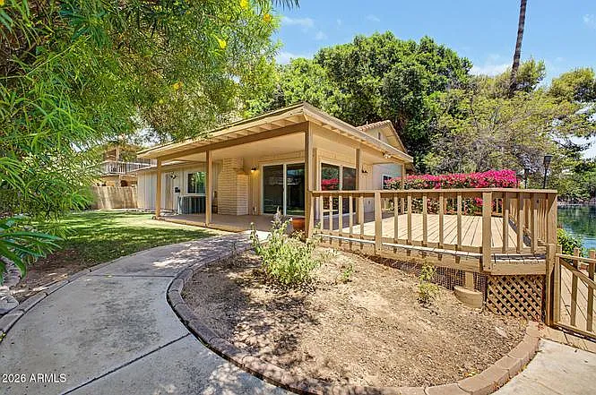 3 bed, 1952 sqft, $3,000 — Photo 2