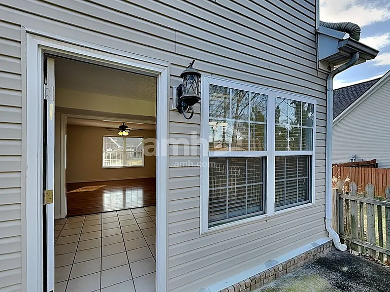 2126 Burgess Ln — Photo 21