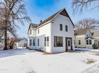 716 Chestnut St, Grand Forks, ND 58201