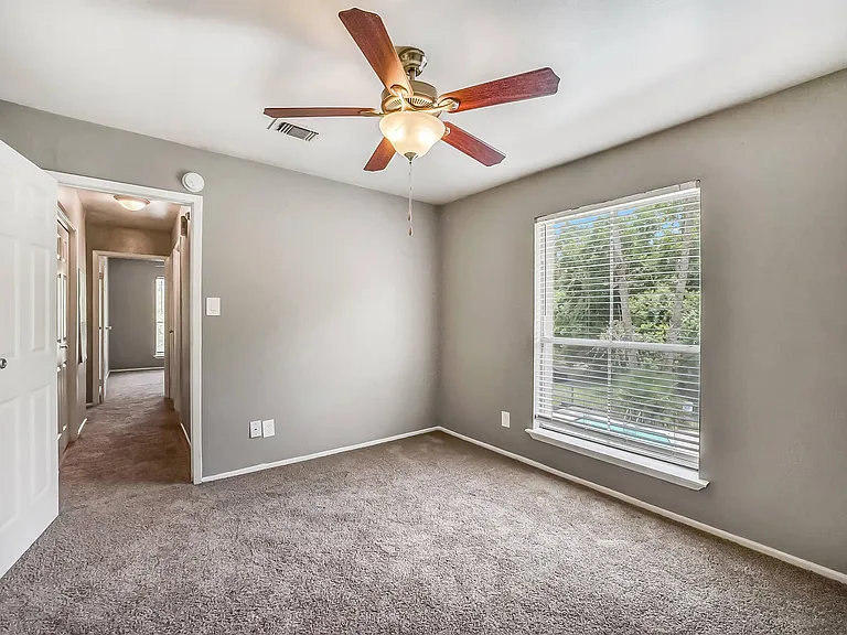 Spring Hill Village Apartments — Photo 5