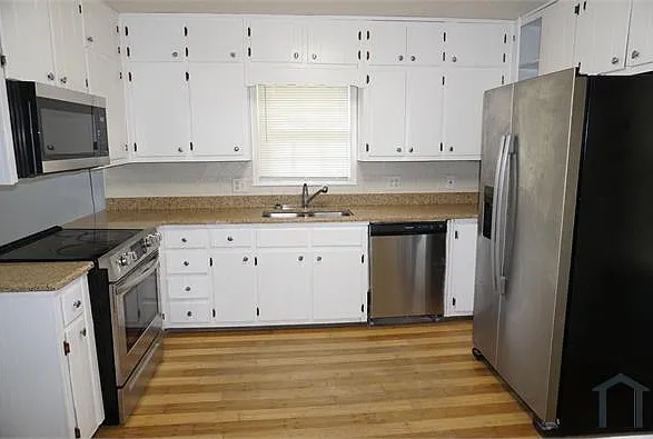 1303 Burbank Trl — Photo 13