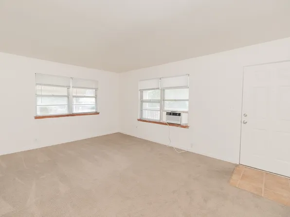 East Manor Apartments