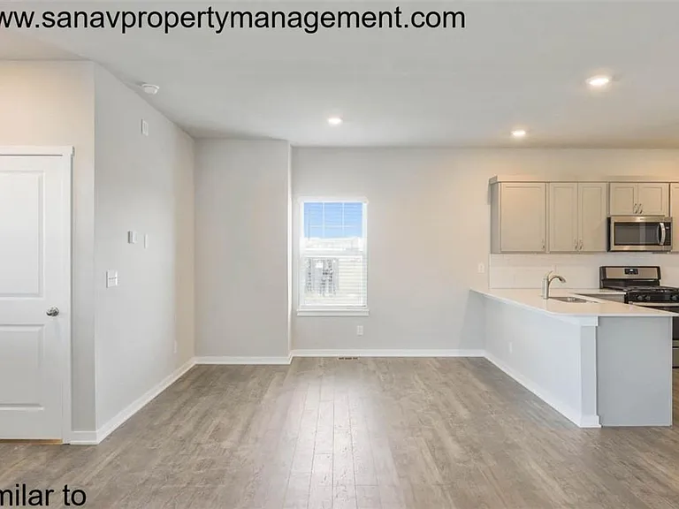 2404 SW Plaza Pkwy — Photo 3