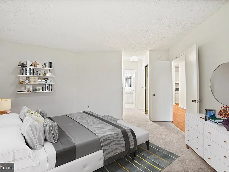 2320 Wisconsin Ave NW #309 & P-1 — Photo 7