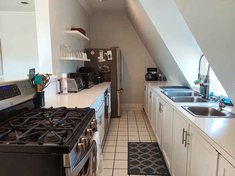 920 College St #3B — Photo 24
