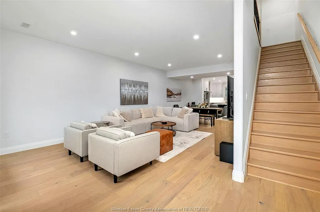 4 bed, 4.0 bath, 2495 sqft, $2,950 — Photo 3