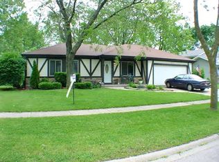 2S151 Sanchez Dr, Warrenville, IL