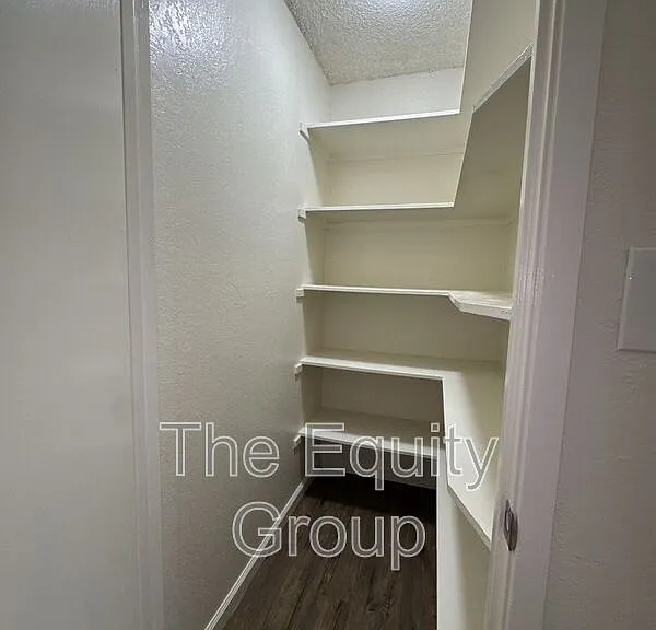 1426 W Elowin Ave — Photo 15