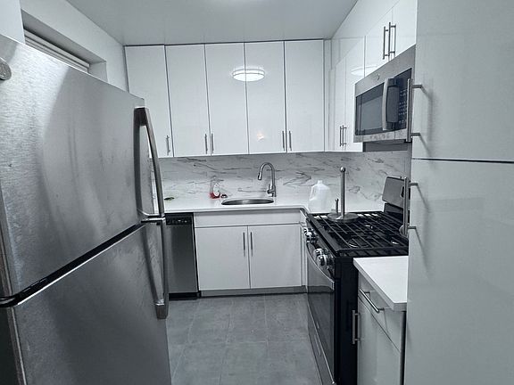 5th image of 18324 Booth Memorial Ave #808
