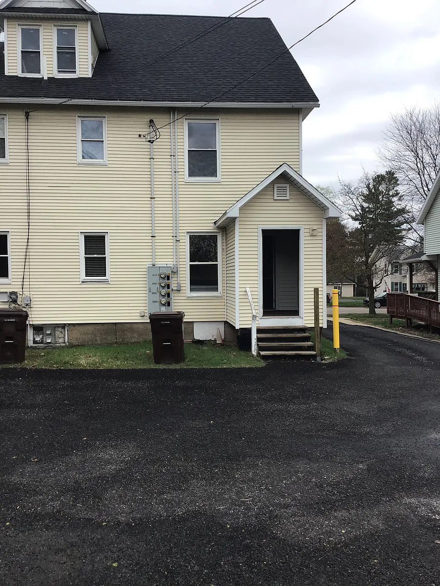 Building Photo - 319 S Broadway St #1