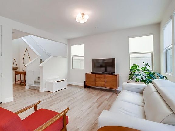 4th image of 1061 Rolling Dunes Way
