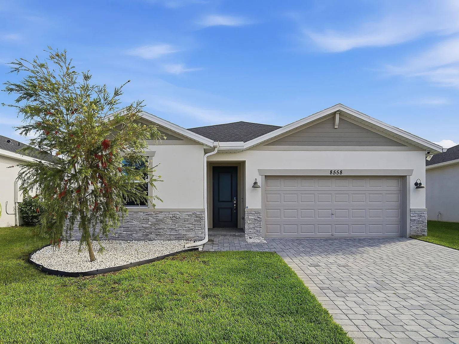 4 bed, 2.0 bath, 1908 sqft, $2,800 — Photo 1