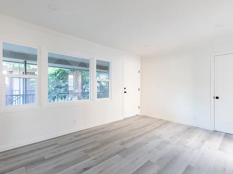4561 N Figueroa St #5 — Photo 2