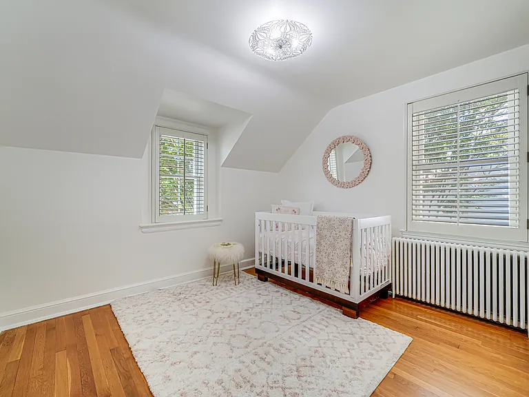 Flexible bedroom/office/nursery