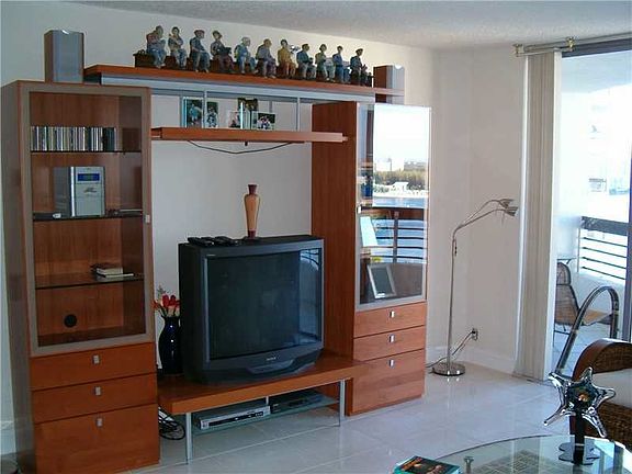 3rd image of 19101 NE 36th Ct APT 1404