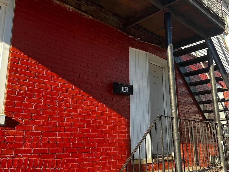 229 S Poplar Street — Photo 2