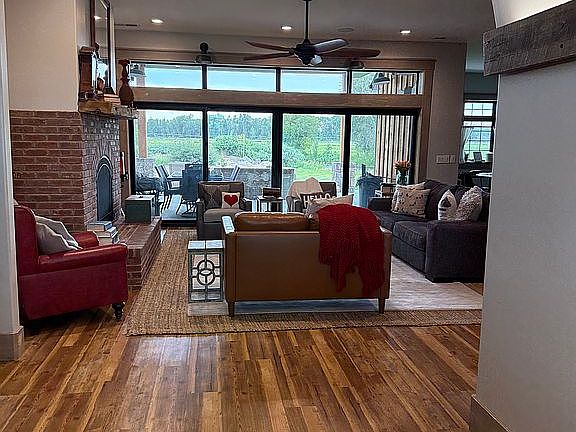 5th image of 225 N Waterfront Ln