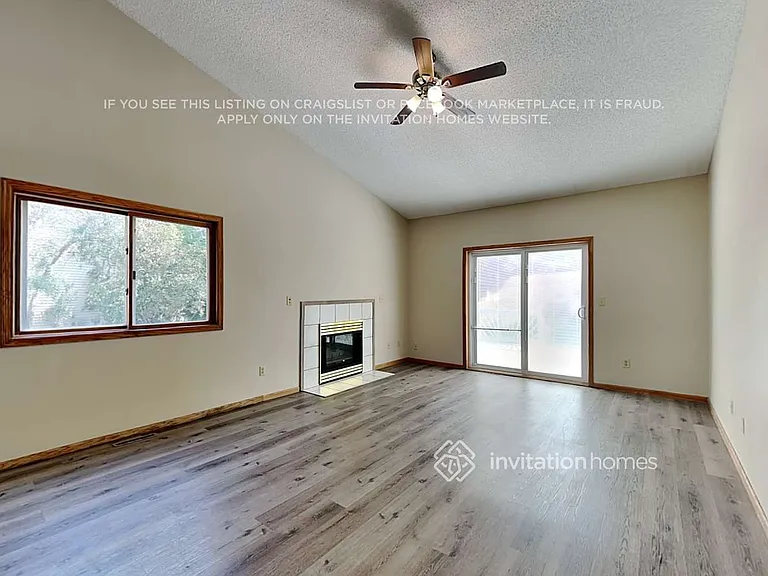 2337 Windsor Ln — Photo 6