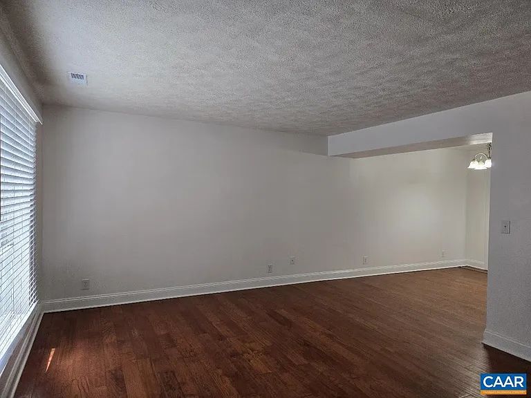117 Longwood Dr #B — Photo 2