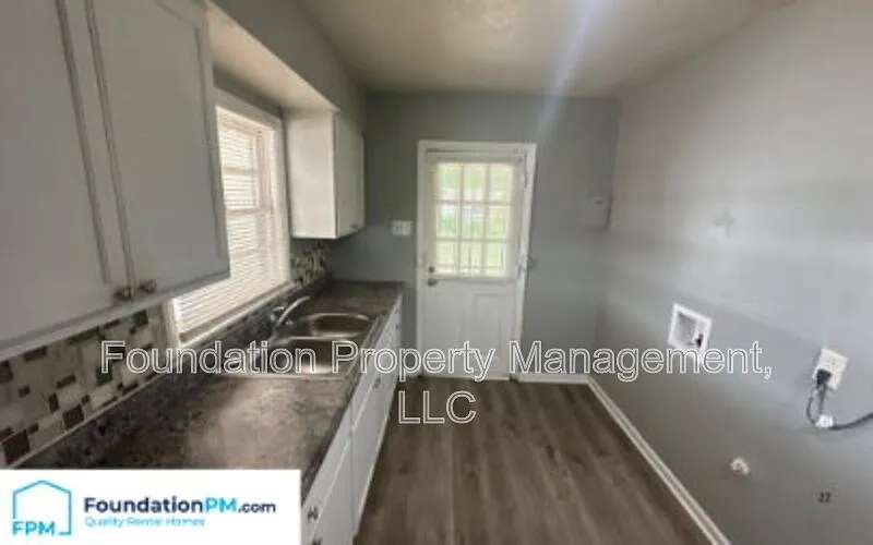 3 bed, 1.0 bath, 1120 sqft, $1,050 — Photo 3